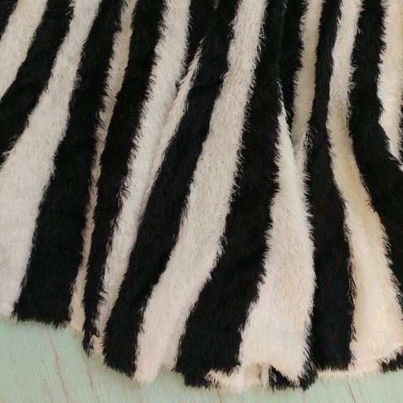 ModeLia Black & White Faux Fur Skirt XL Soft! - Picture 2 of 6